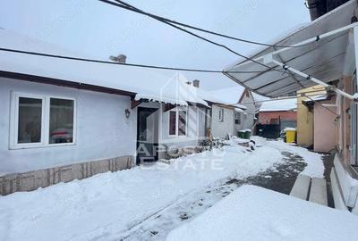 Casa la curte comuna - zona UTA - 3