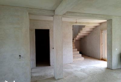 Casă cu 4 camere cu Teren 492 Mp în Bascov - 14