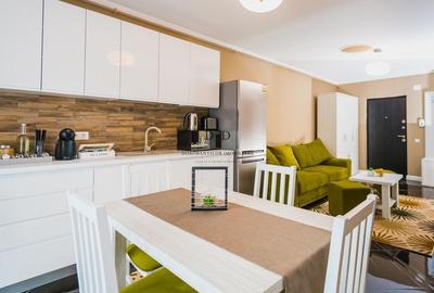 Apartament cu 2 camere semidecomandat, mobilat în Central