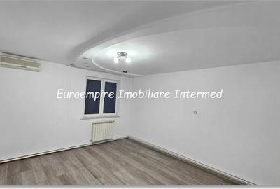 Spațiu comercial, de 85 mp, în Central - 7