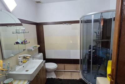 Casă cu Teren 471 Mp în Central - 2