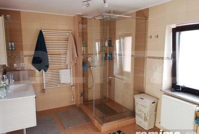 Casă cu 8 camere cu Teren 1545 Mp în Central