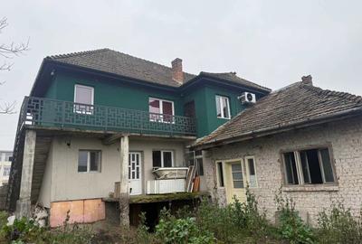 Casă cu 4 camere cu Teren 657 Mp în Central - 1
