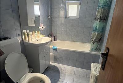 Apartament cu 2 camere decomandat în Valenta - 10