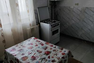 Inchiriez apartament 3 camere - 6