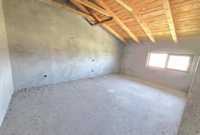 Casă cu Teren 480 Mp în Costi