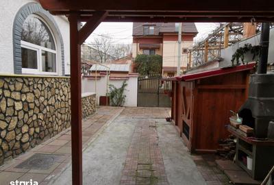 Casă cu 8 camere cu Teren 250 Mp în Grivița - 5