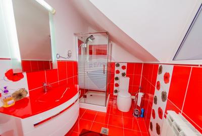 DE VANZARE DOUA CASE in zona de PARC ideale pentru doua f... - 3