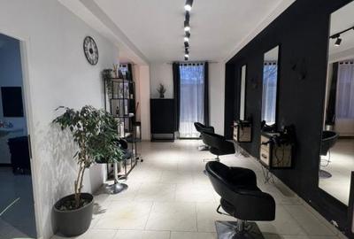 Spațiu comercial, de 50 mp, în Central - 8