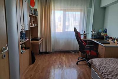 Apartament cu 4 camere decomandat în Confecții - 3