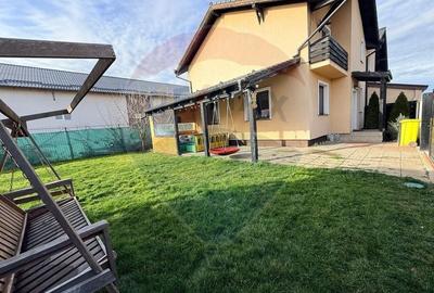 Casă cu 4 camere cu Teren 290 Mp în Sânpetru - 2