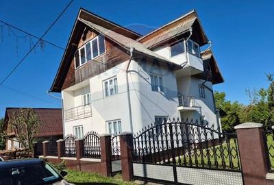 Casa / Vila cu 6 camere de vanzare - 1