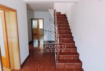 Casă cu 5 camere cu Teren 400 Mp în Girocului