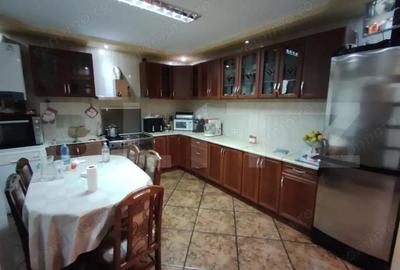 Vila Craiova P+1+M, 317 mp utili ?i curte de 980 mp - 3