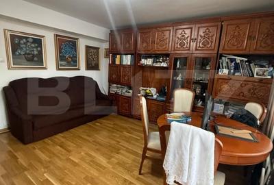 Apartament de vanzare, cu 2 camere, 60 mp, zona Sala Sporturilor, etaj 1/4 - 3