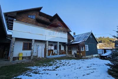 Casă cu 6 camere cu Teren 2803 Mp în Central - 2