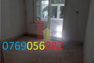 3 camere , etaj 1,, Independentei bloc nou ,Liber - 1