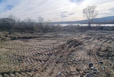 Teren de 4200 mp, în Gura Văii - 6