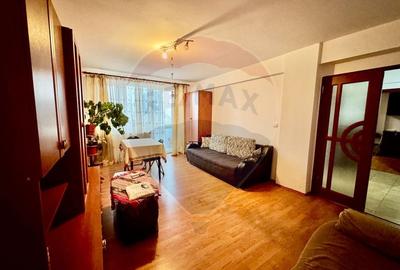 Apartament cu 3 camere de vânzare în zona Craiovita Noua - 1