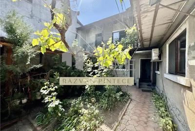 Casă cu 6 camere cu Teren 250 Mp în Central