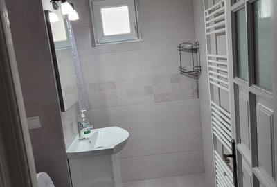 Apartament cu 3 camere semidecomandat în Central - 3