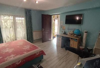 Casă cu 2 camere cu Teren 80 Mp în Km 4 - 8