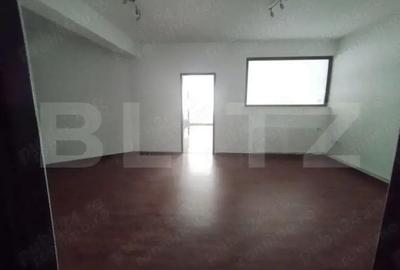 Spatiu de birouri, zona centrala