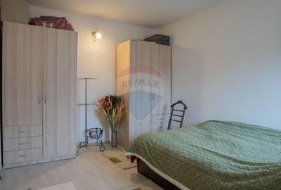 Casă cu 8 camere cu Teren 950 Mp în Roșu - 23