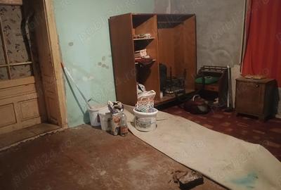 Casă cu 2 camere cu Teren 1100 Mp în Turnu