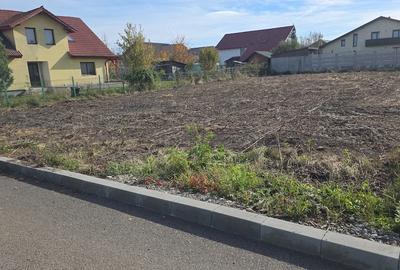 Teren de 685 mp, în Sânpetru