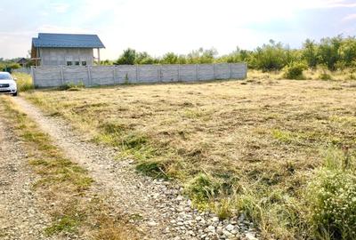 Teren de 500 mp, în Smeura