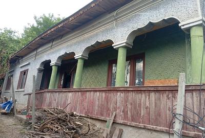 Casă cu 4 camere în Frătești