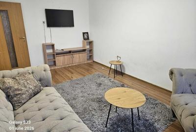 Apartament cu 3 camere decomandat în Exterior Vest