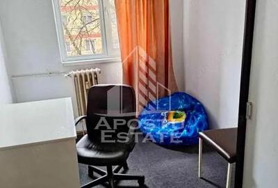 Apartament cu 3 camere decomandat, mobilat în Dacia