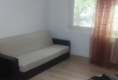 Garsonieră decomandată în Vitan