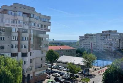 Apartament cu 3 camere decomandat în Frații Golești