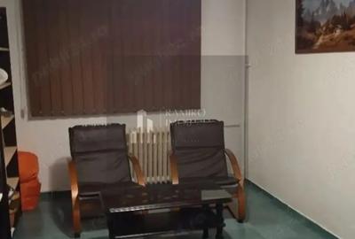Apartament cu 3 camere semidecomandat în Central - 1