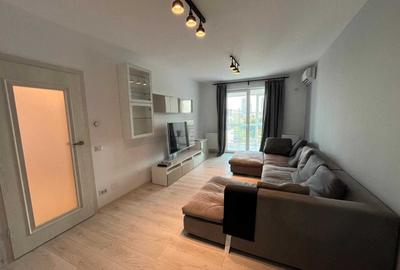 Apartament cu 3 camere semidecomandat în Apărătorii Patriei