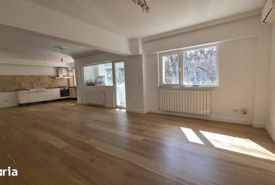 Apartament cu 3 camere în Băneasa