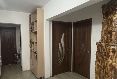 Apartament cu 4 camere decomandat în Central