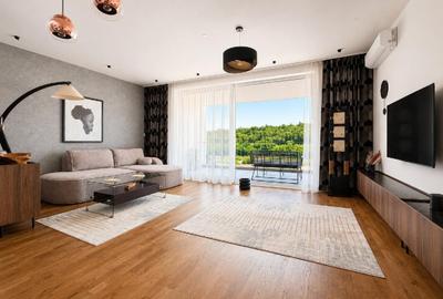 Apartament cu 3 camere semidecomandat, mobilat în Băneasa