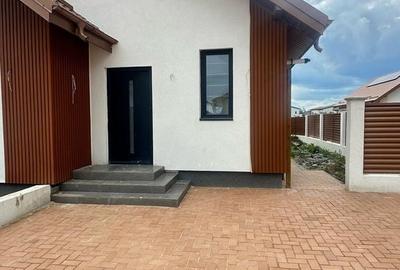 Casă cu 4 camere în Central