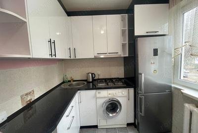 Apartament cu 3 camere în Bogdăneștilor
