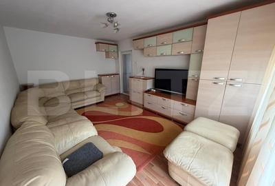 Apartament cu 3 camere decomandat, mobilat în Dacia