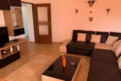 Apartament cu 3 camere decomandat în 1 Mai