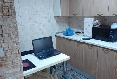 Garsonieră decomandată în Tei