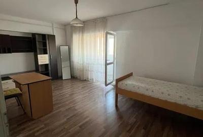 Garsonieră decomandată, mobilată în Nicolina