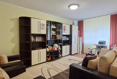 Apartament cu 2 camere decomandat în Micro 20