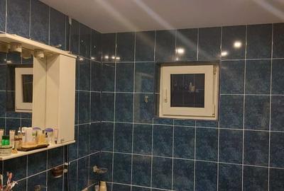 Apartament cu 3 camere decomandat în Petros
