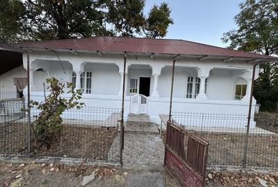 Casă cu 2 camere în Șerbănești